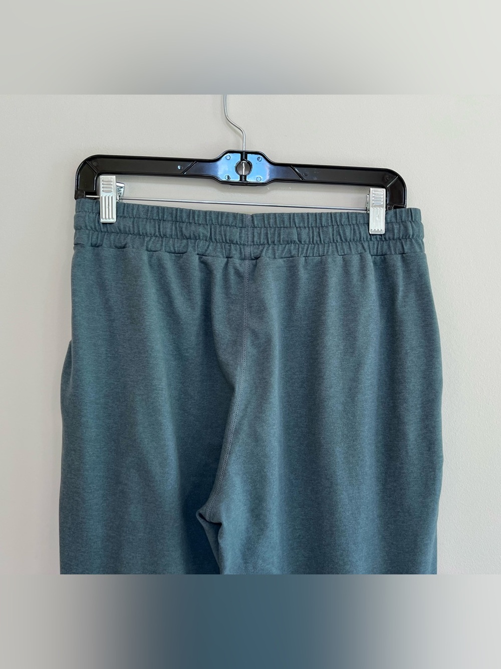 Vuori Performance Mid-Rise Jersey Knit Slim Jogger Pants Pockets Teal, Medium - Picture 5 of 7
